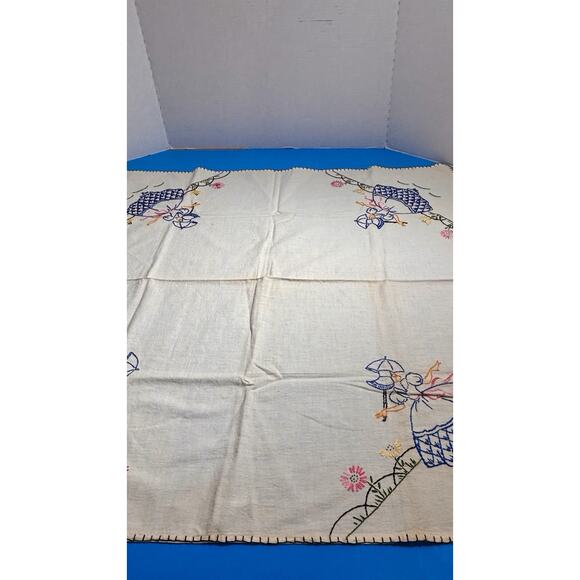 Vintage 1940s-50s Hand-Embriodered Tablecloth-Bonnet Girl Design 32" x 32" - Picture 4 of 16
